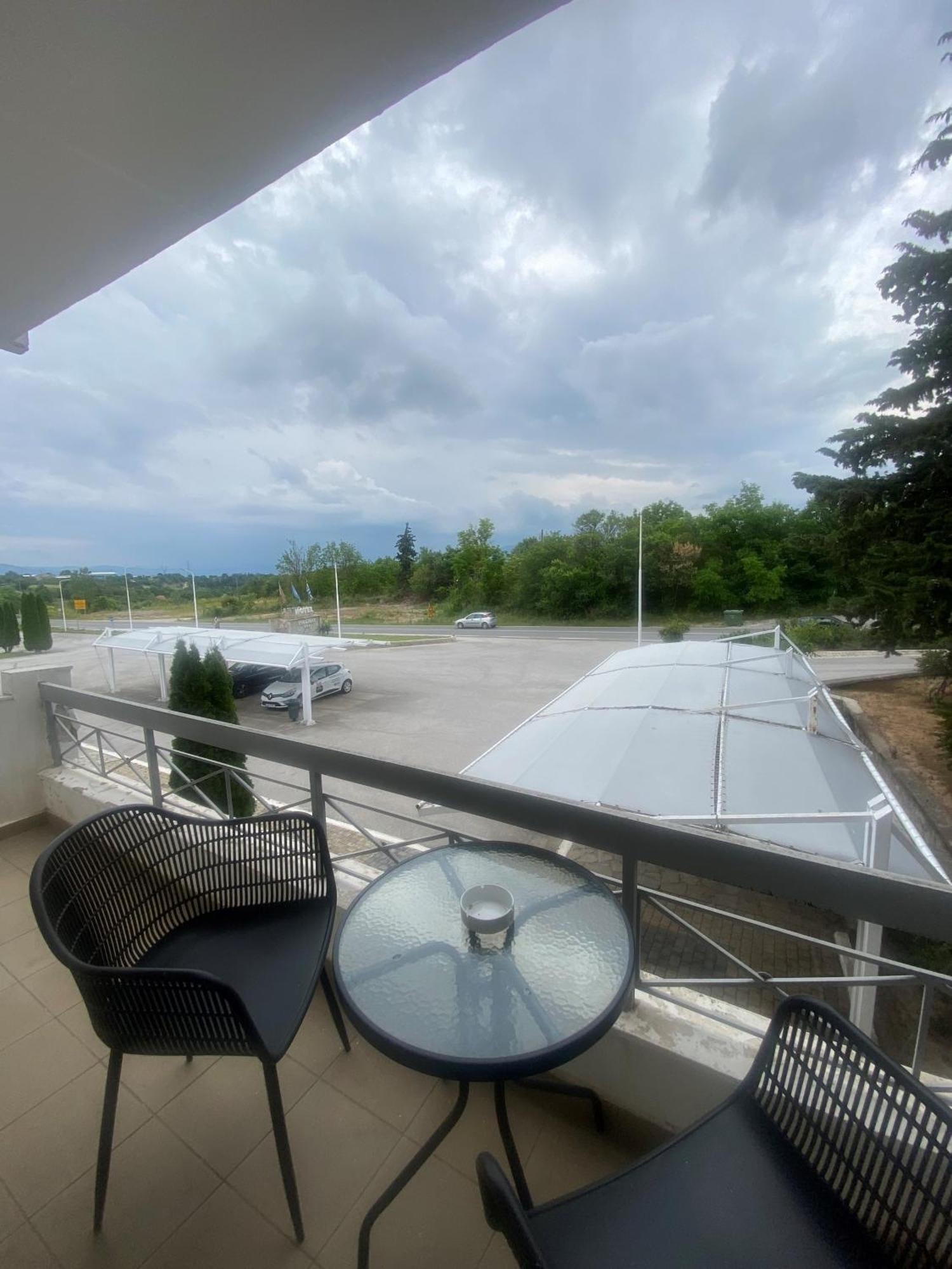 Tselikas Hotel Kozáni Kültér fotó